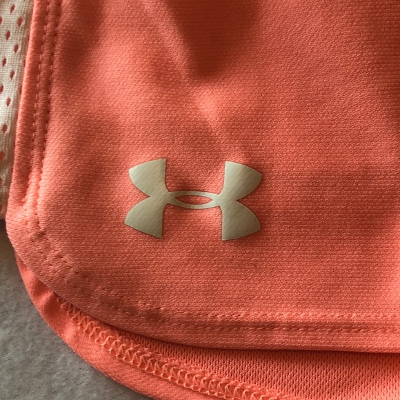 Under Armour Shorts w/ Pockets - Picture 3 of 5